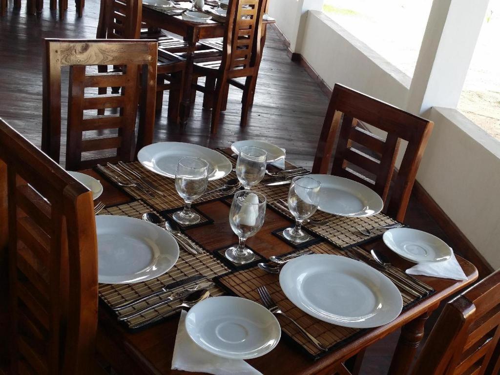 Naaval Hotel Баттикалоа Экстерьер фото