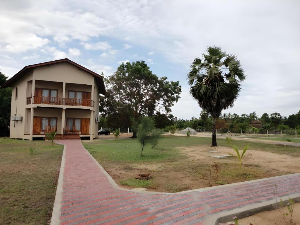 Naaval Hotel Баттикалоа Экстерьер фото